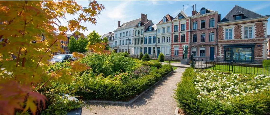 Valenciennes er en del av blomsterbyene i Frankrike, som er organisert som Villes et Villages de Fleuris. Det fremstår som et koselig og idyllisk sted. Men realiteten ser litt annerledes ut. Foto: Villes et Villages de Fleuris Valenciennes er en del av blomsterbyene i Frankrike, som er organisert som Villes et Villages de Fleuris. Det fremstår som et koselig og idyllisk sted. Men realiteten ser litt annerledes ut. Foto: Villes et Villages de Fleuris