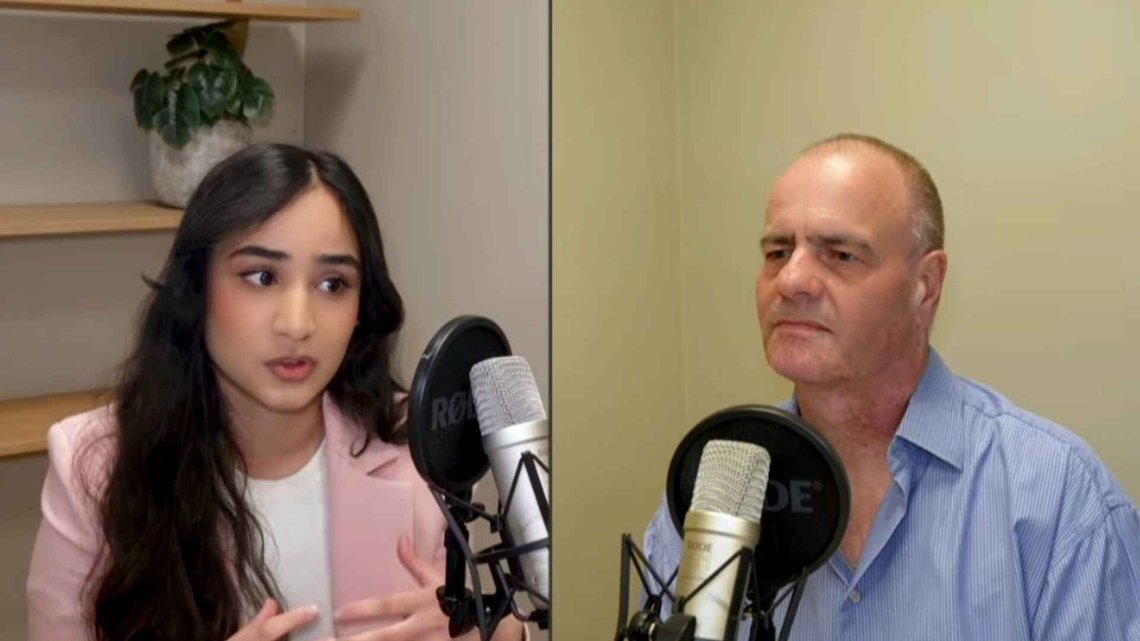 Høyre-politiker Arina Aamir og Sian-leder Lars Thorsen ble ikke enig om hvem av dem som kan mest om islam, i podkasten "Arina møter kritikerne", som er et samarbeid mellom politiker og samfunnsdebattant Arina Aamir og Minerva. Foto: Skjermbilde fra video. Høyre-politiker Arina Aamir og Sian-leder Lars Thorsen ble ikke enig om hvem av dem som kan mest om islam, i podkasten "Arina møter kritikerne", som er et samarbeid mellom politiker og samfunnsdebattant Arina Aamir og Minerva. Foto: Skjermbilde fra video.