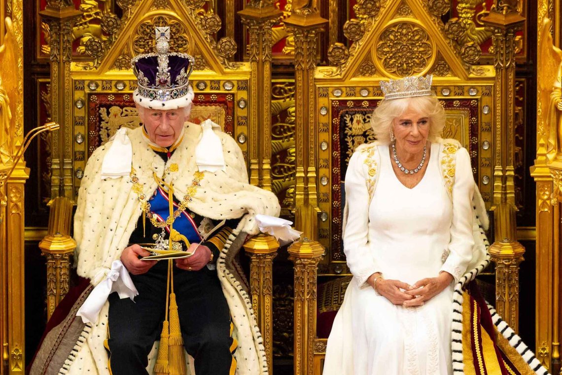 Charles III og Camilla under åpningen av parlamentet 2024. Foto: Roger Harris / CC BY 3.0 Charles III og Camilla under åpningen av parlamentet 2024. Foto: Roger Harris / CC BY 3.0