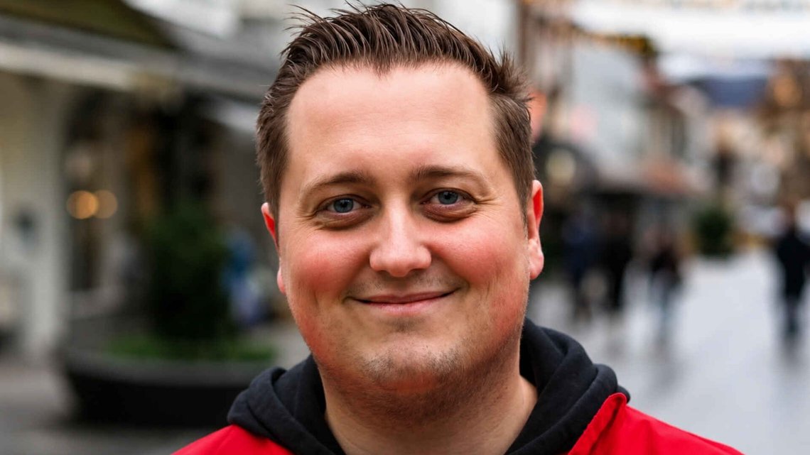 Ap-stortingsrepresentant Morten Sandanger går hardt ut mot egen arbeidsgiver, som han er i permisjon hos - men ifølge Stortingets register er det lite aktivitet å spore der. Foto: Pressefoto Ap-stortingsrepresentant Morten Sandanger går hardt ut mot egen arbeidsgiver, som han er i permisjon hos - men ifølge Stortingets register er det lite aktivitet å spore der. Foto: Pressefoto