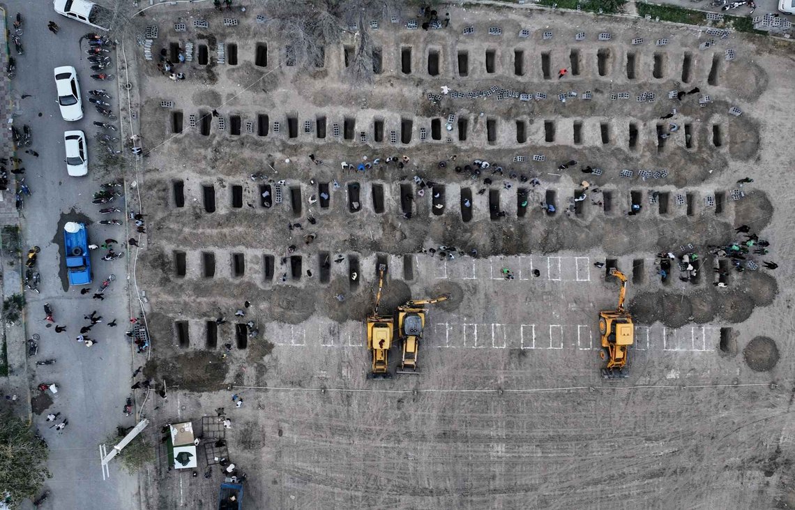 FILE.- This picture, released by the Iranian government's foreign media department and distributed by the AP without changes, shows graves being prepared for the victims, mostly children, of a strike Feb. 28 on a primary school in Minab, Iran, Monday, March 2, 2026. (Iranian Foreign Media Department via AP,File) FILE.- This picture, released by the Iranian government's foreign media department and distributed by the AP without changes, shows graves being prepared for the victims, mostly children, of a strike Feb. 28 on a primary school in Minab, Iran, Monday, March 2, 2026. (Iranian Foreign Media Department via AP,File)