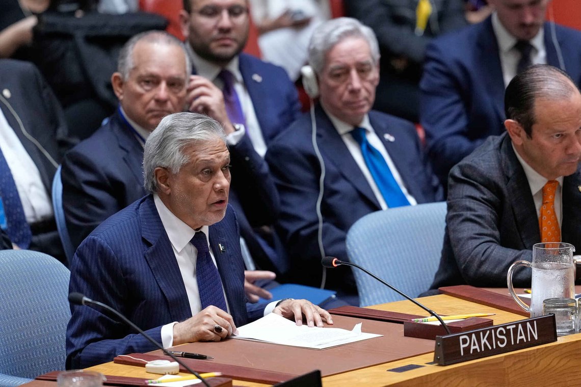 Pakistans utenriksminister Mohammad Ishaq Dar holder tale under et møte i Sikkerhetsrådet i FNs hovedkvarter, 26. mai 2026. Foto: Seth Wenig, AP-NTB. Pakistans utenriksminister Mohammad Ishaq Dar holder tale under et møte i Sikkerhetsrådet i FNs hovedkvarter, 26. mai 2026. Foto: Seth Wenig, AP-NTB.