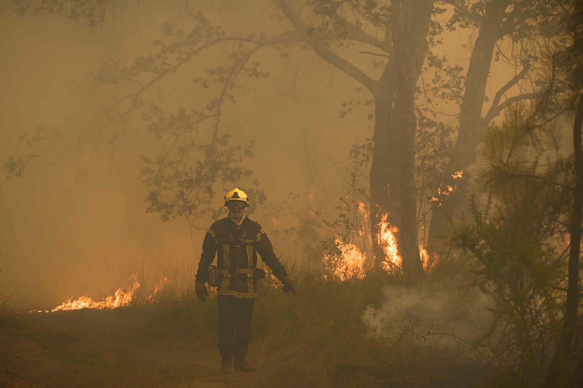 Skogbrannen Gironde i det sørvestlige Frankrike har vart over en uke. Bildet er tatt 18. juli. Foto: Philippe Lopez /Pool Photo via AP/ NTB Skogbrannen Gironde i det sørvestlige Frankrike har vart over en uke. Bildet er tatt 18. juli. Foto: Philippe Lopez /Pool Photo via AP/ NTB