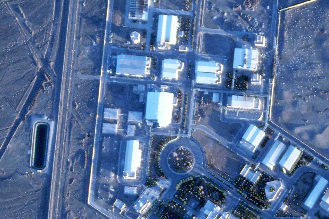 Dette satellittbildet fra Planet Labs PBC viser anlegget «Pilot Fuel Enrichment Planet», som er dekket av et nytt tak, ved Irans atomanrikingsanlegg i Natanz den 28. januar 2026. Foto: Planet Labs PBC via AP / NTB. Dette satellittbildet fra Planet Labs PBC viser anlegget «Pilot Fuel Enrichment Planet», som er dekket av et nytt tak, ved Irans atomanrikingsanlegg i Natanz den 28. januar 2026. Foto: Planet Labs PBC via AP / NTB.
