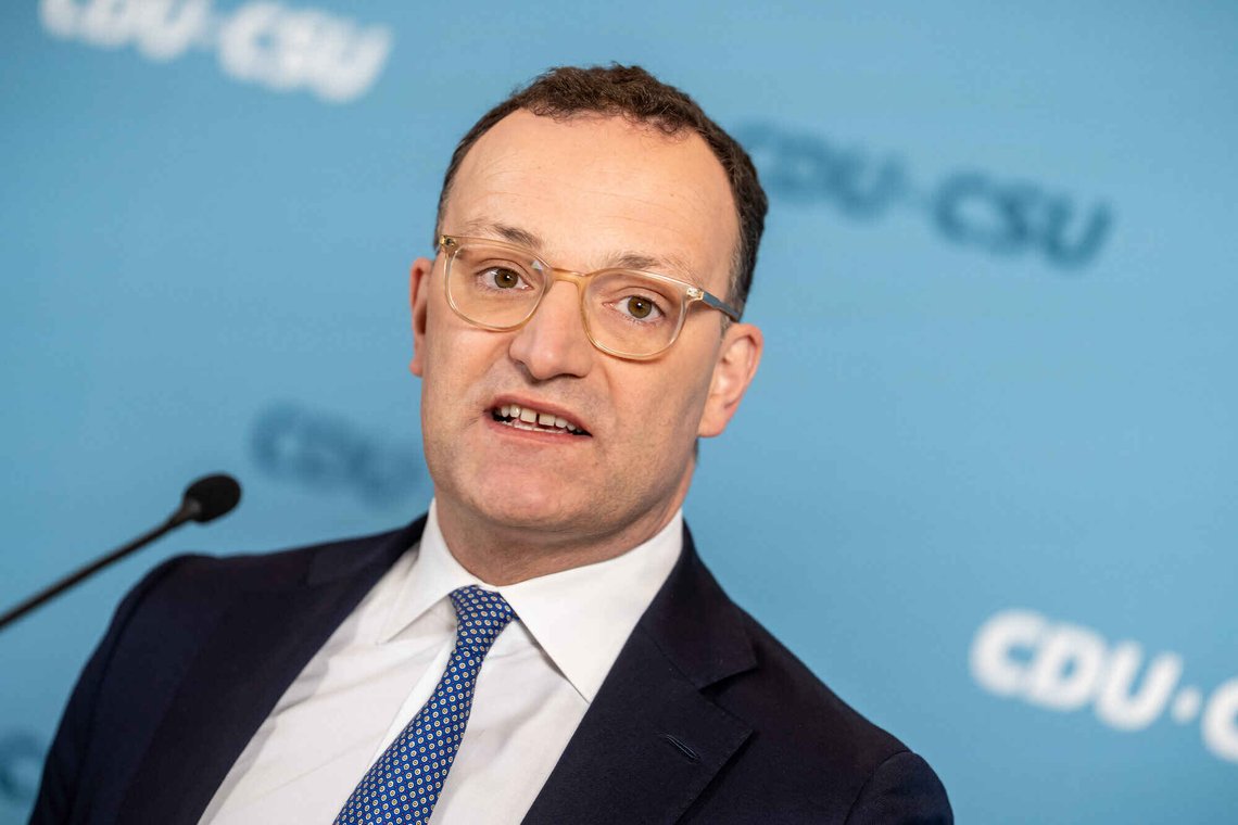 Jens Spahn har trukket seg som gruppeleder for unionspartiene i den tyske nasjonalforsamlingen. Foto: Michael Kappeler / dpa via AP / NTB Jens Spahn har trukket seg som gruppeleder for unionspartiene i den tyske nasjonalforsamlingen. Foto: Michael Kappeler / dpa via AP / NTB