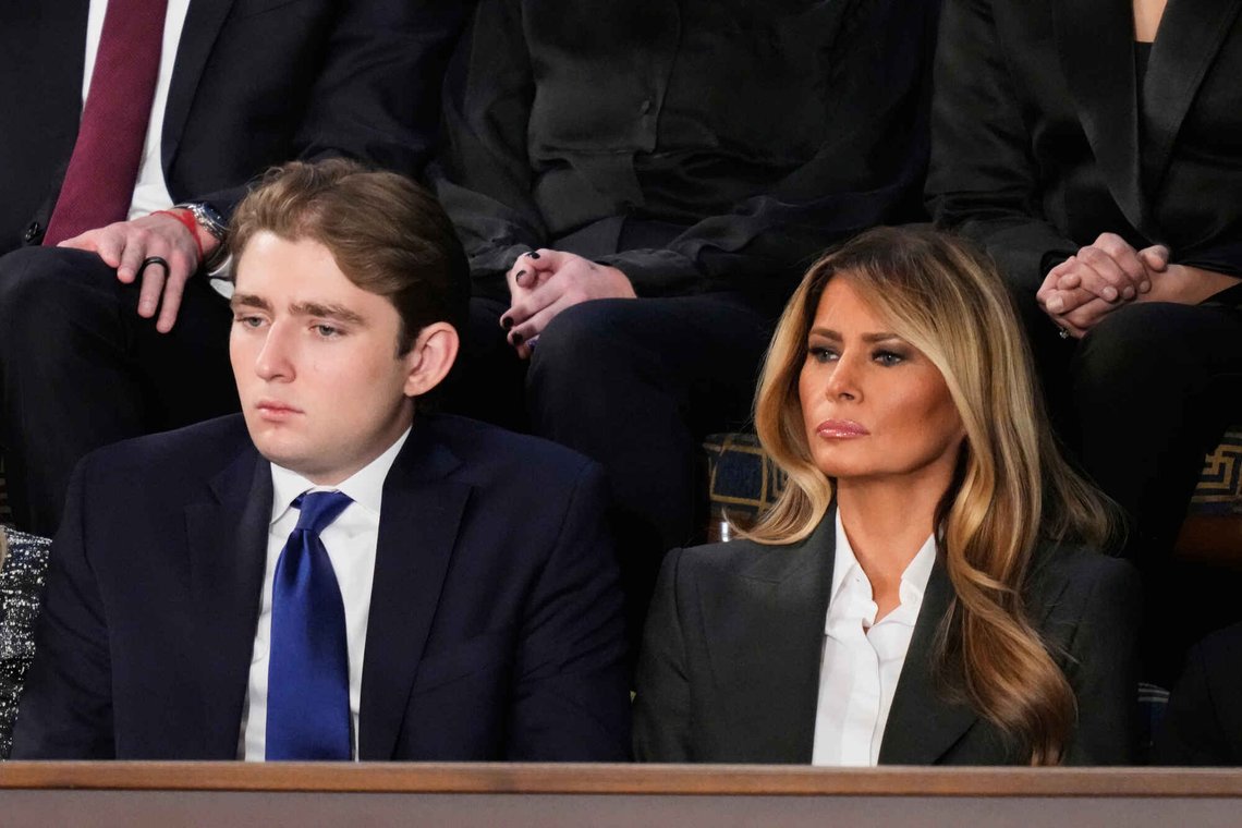 Barron Trump og førstedame Melania Trump under president Donald Trumps State of the Union-tale foran Representantenes hus i februar. Foto: AP /Alex Brandon/ NTB Barron Trump og førstedame Melania Trump under president Donald Trumps State of the Union-tale foran Representantenes hus i februar. Foto: AP /Alex Brandon/ NTB