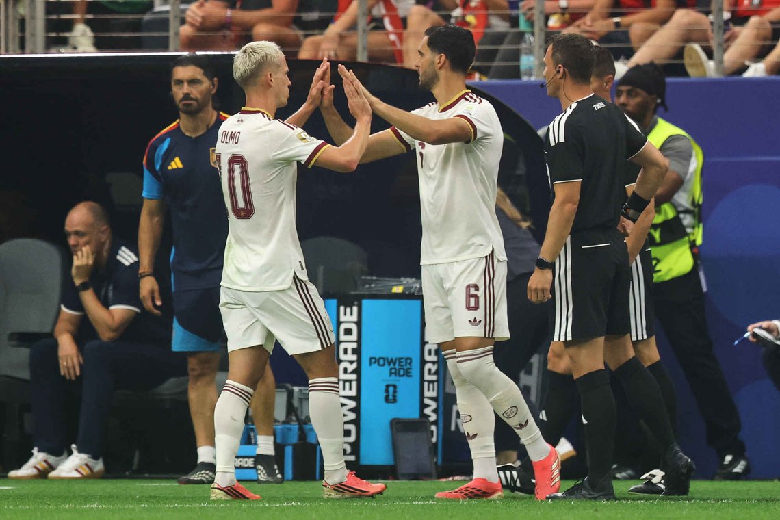 Innbytter Mikel Merino sendte Spania til kvartfinale med scoring på overtid. Foto: Gareth Patterson / AP / NTB Innbytter Mikel Merino sendte Spania til kvartfinale med scoring på overtid. Foto: Gareth Patterson / AP / NTB