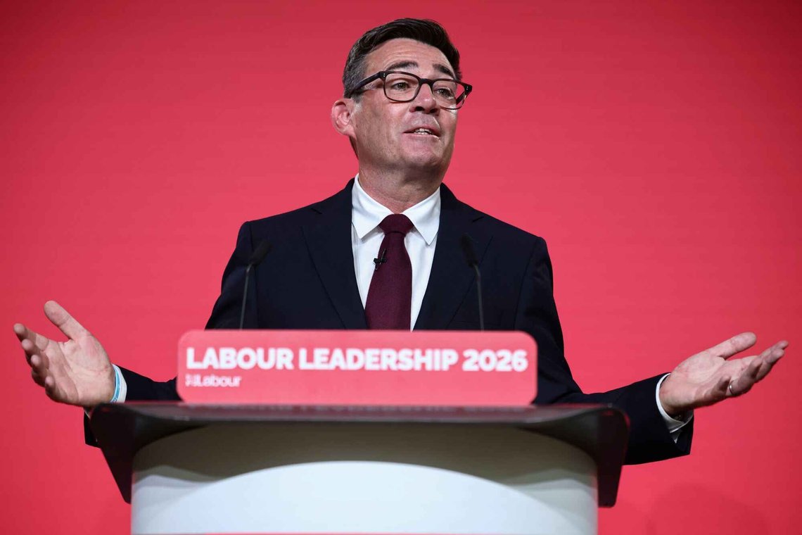 Andy Burnham holder tale etter å ha blitt bekreftet som Labour-partiets nye leder og landets neste statsminister, under «Labours spesielle partikongress» i London, fredag 17. juli. Han lovte blant annet å gi håpet tilbake til britene Foto: Henry Nicholls /Pool Photo via AP/ Andy Burnham holder tale etter å ha blitt bekreftet som Labour-partiets nye leder og landets neste statsminister, under «Labours spesielle partikongress» i London, fredag 17. juli. Han lovte blant annet å gi håpet tilbake til britene Foto: Henry Nicholls /Pool Photo via AP/