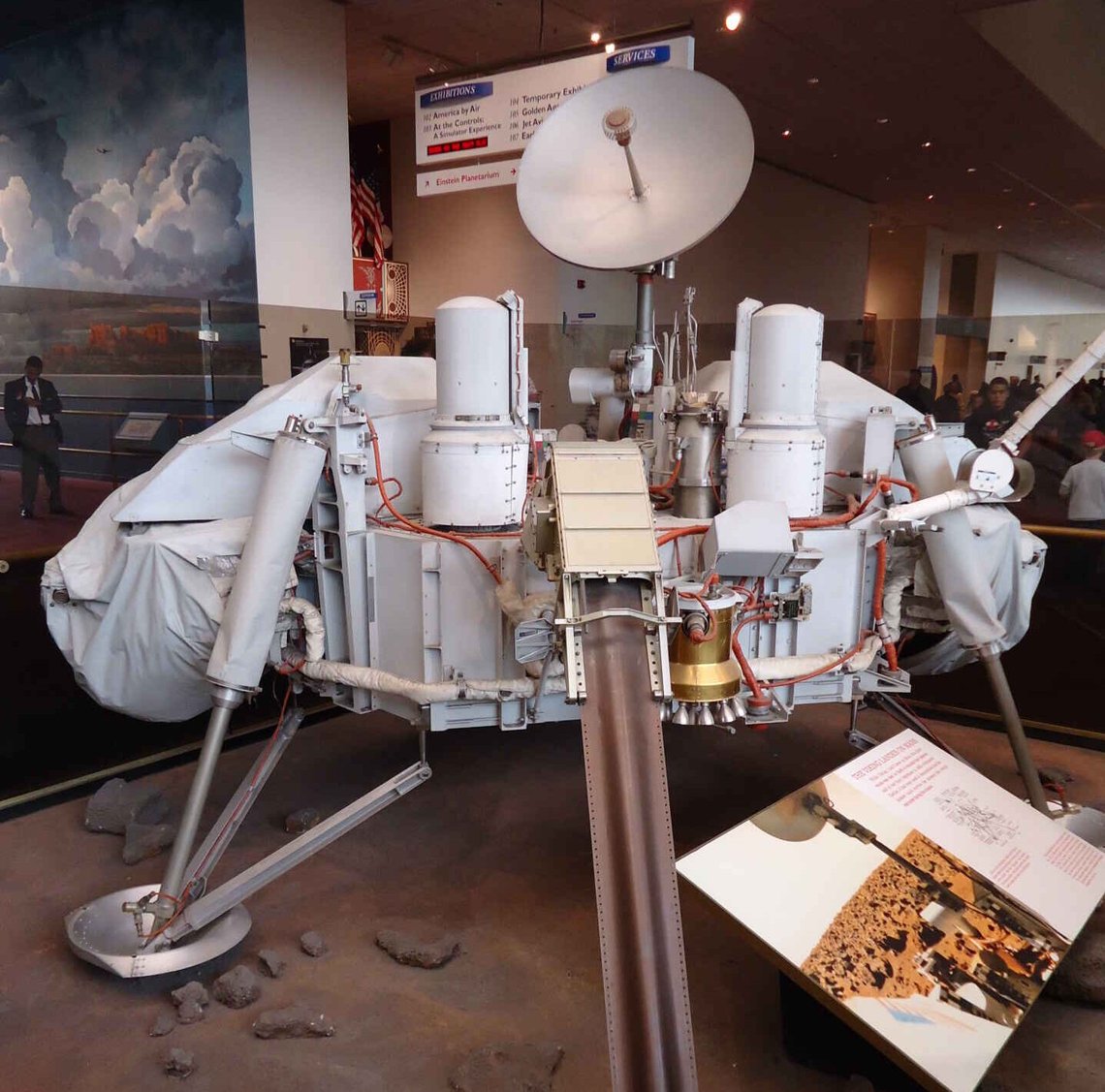 En kopi av Viking-landingsfartøyene i National Air and Space Museum i Washington, D.C., USA. Foto: Peder Jensen. En kopi av Viking-landingsfartøyene i National Air and Space Museum i Washington, D.C., USA. Foto: Peder Jensen.