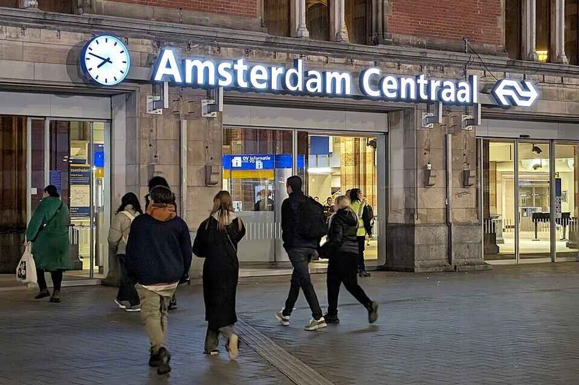 Inngangen på bysiden til Amsterdam Centraal stasjon i mars 2025. Foto: Wikimedia. Inngangen på bysiden til Amsterdam Centraal stasjon i mars 2025. Foto: Wikimedia.