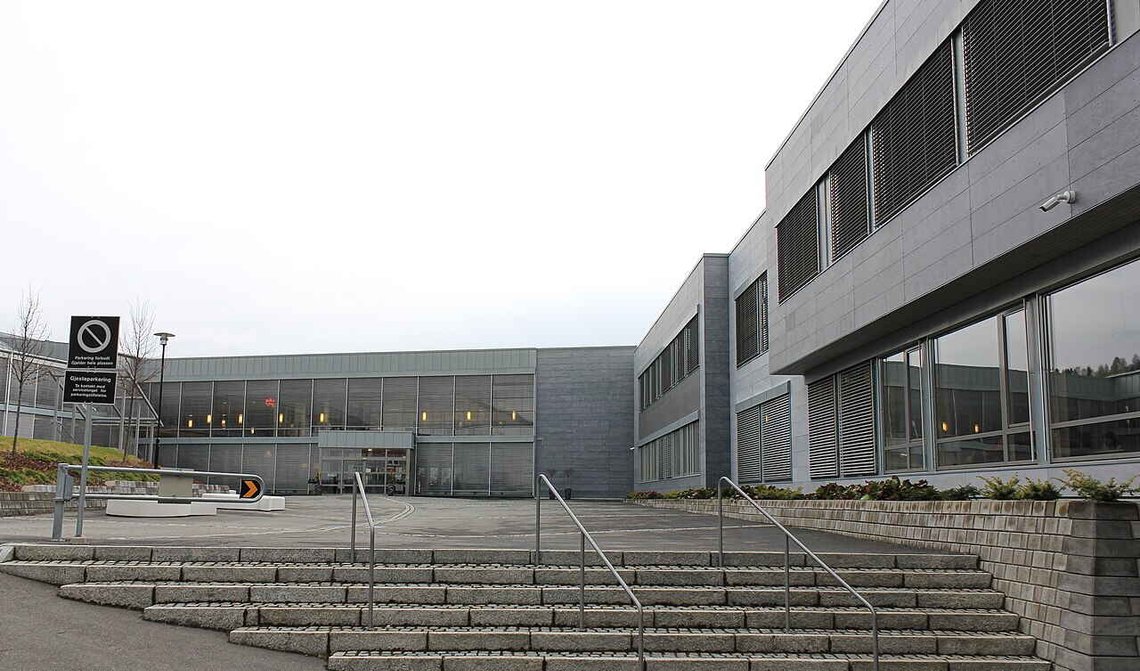 Gjøvik videregående skole. Foto: Øyvind Holmstad / Wikimedia Commons (cc by-sa 3.0). Gjøvik videregående skole. Foto: Øyvind Holmstad / Wikimedia Commons (cc by-sa 3.0).
