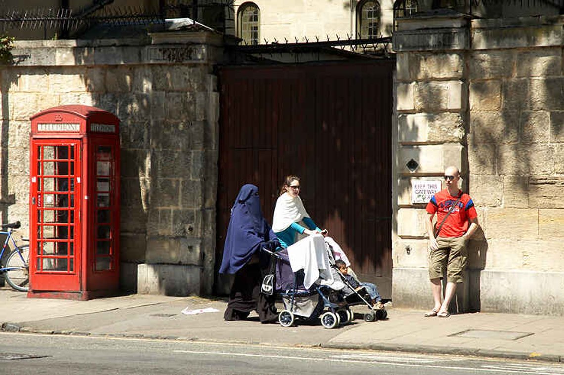 Burqa i England. Foto: kamshots / CC BY 2.0 Burqa i England. Foto: kamshots / CC BY 2.0