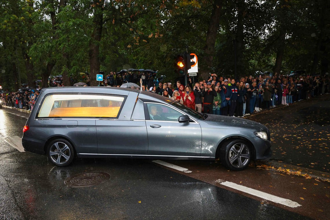 Kong Haralds båre i Parkveien på vei til Slottet i Oslo den 28. august 2026. Foto: Thomas Andersen / NTB. Kong Haralds båre i Parkveien på vei til Slottet i Oslo den 28. august 2026. Foto: Thomas Andersen / NTB.
