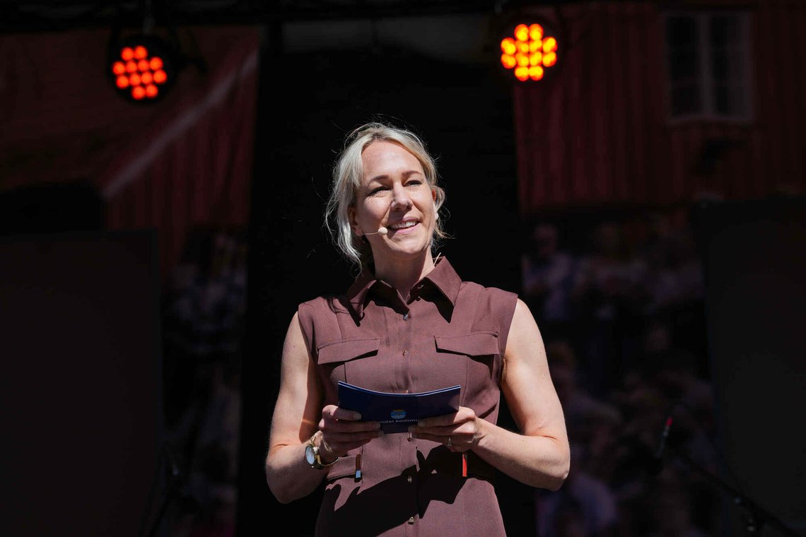 Arendal 20260810.
Fungerende ordfører og leder av Arendalsukas råd, Inger Brokka de Ruiter, under den offisielle åpningen av Arendalsuka 2026.
Foto: Ole Berg-Rusten / NTB Arendal 20260810.
Fungerende ordfører og leder av Arendalsukas råd, Inger Brokka de Ruiter, under den offisielle åpningen av Arendalsuka 2026.
Foto: Ole Berg-Rusten / NTB
