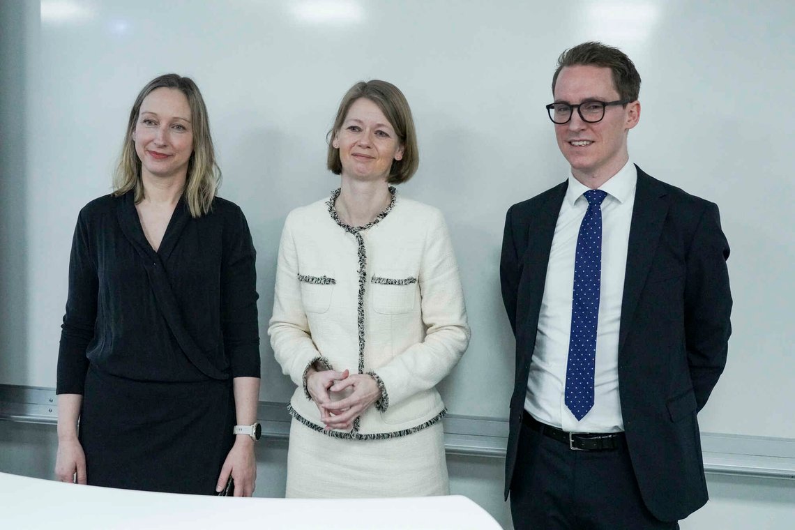 Oslo 20220301.
Visesentralbanksjef Ida Wolden Bache flankert av sjeføkonom Kjersti Haugland t.v. i DNB og postdoktor Martin Blomhoff Holm ved Universitetet i Oslo under fremleggelsen av Norges Bank Watch tirsdag.
Foto: Ole Berg-Rusten / NTB Oslo 20220301.
Visesentralbanksjef Ida Wolden Bache flankert av sjeføkonom Kjersti Haugland t.v. i DNB og postdoktor Martin Blomhoff Holm ved Universitetet i Oslo under fremleggelsen av Norges Bank Watch tirsdag.
Foto: Ole Berg-Rusten / NTB