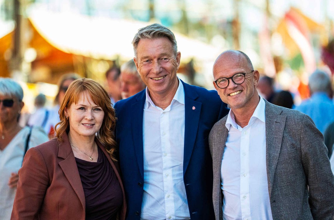 Arendal 20260810.
LO-leder Kine Asper Vistnes, energiminister Terje Aasland og NHO-sjef Ole Erik Almlid i Pollen i Arendal mandag.
Foto: Ole Berg-Rusten / NTB Arendal 20260810.
LO-leder Kine Asper Vistnes, energiminister Terje Aasland og NHO-sjef Ole Erik Almlid i Pollen i Arendal mandag.
Foto: Ole Berg-Rusten / NTB