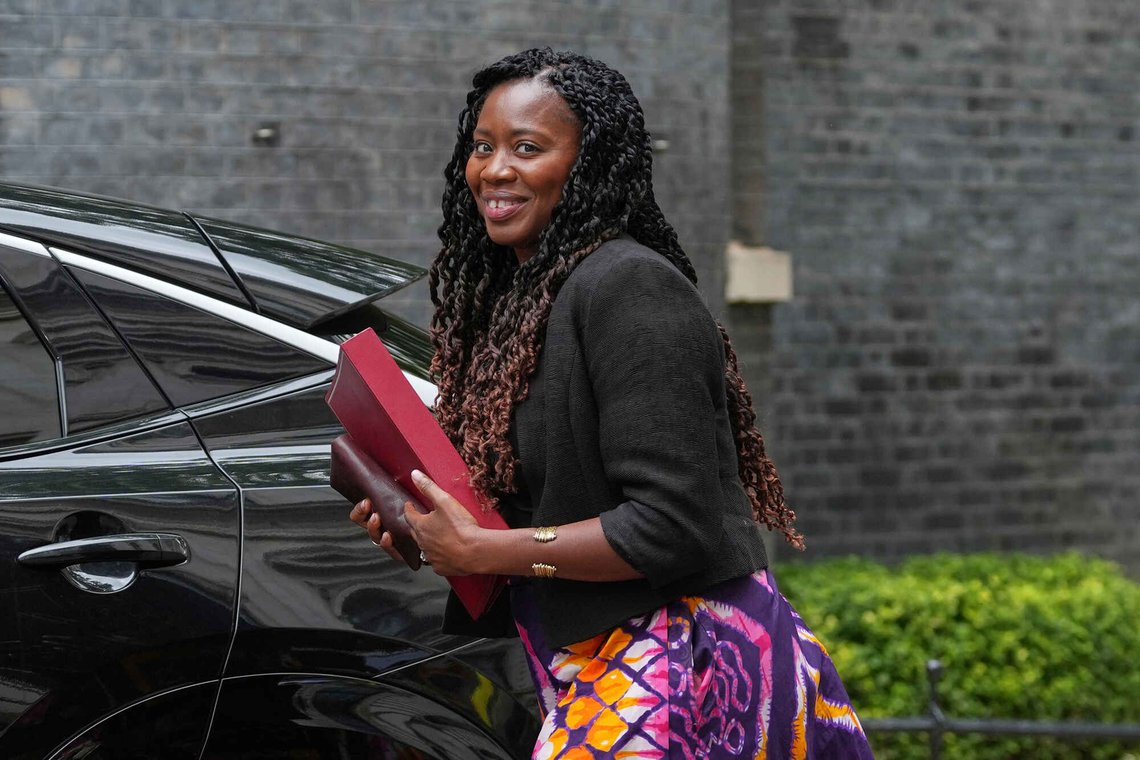 Miatta Fahnbulleh, Storbritannias statsråd for energisikkerhet og Net Zero, ankommer et kabinettmøte i Downing Street i London, tirsdag 21. juli 2026. Foto: AP /Kirsty Wigglesworth/ NTB Miatta Fahnbulleh, Storbritannias statsråd for energisikkerhet og Net Zero, ankommer et kabinettmøte i Downing Street i London, tirsdag 21. juli 2026. Foto: AP /Kirsty Wigglesworth/ NTB