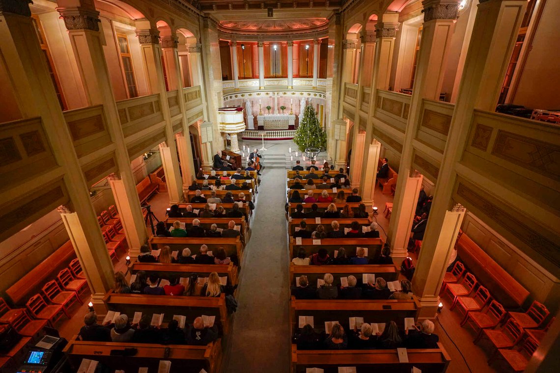 Oslo 20231220.
Oversiktsbilde fra Slottskapellet under førjulsgudstjeneste for frivillige fra Røde kors, Bymisjonen, Blå Kors, Frelsesarmeen, Fattighuset, Sanitetskvinnene, Jusbuss, Fransiskushjelpen/Sykepleie på hjul, Matsentralen, Caritas, Kirkens SOS.
Foto: Lise Åserud / NTB POOL Oslo 20231220.
Oversiktsbilde fra Slottskapellet under førjulsgudstjeneste for frivillige fra Røde kors, Bymisjonen, Blå Kors, Frelsesarmeen, Fattighuset, Sanitetskvinnene, Jusbuss, Fransiskushjelpen/Sykepleie på hjul, Matsentralen, Caritas, Kirkens SOS.
Foto: Lise Åserud / NTB POOL