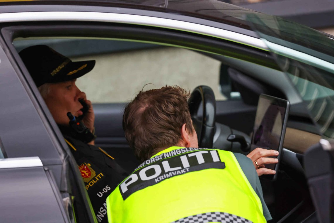 Oslo 20260812.
Politiet gjør undersøkelser av en bil etter frihetsberøvelse på Lindeberg i Oslo.
Foto: Geir Olsen / NTB Oslo 20260812.
Politiet gjør undersøkelser av en bil etter frihetsberøvelse på Lindeberg i Oslo.
Foto: Geir Olsen / NTB
