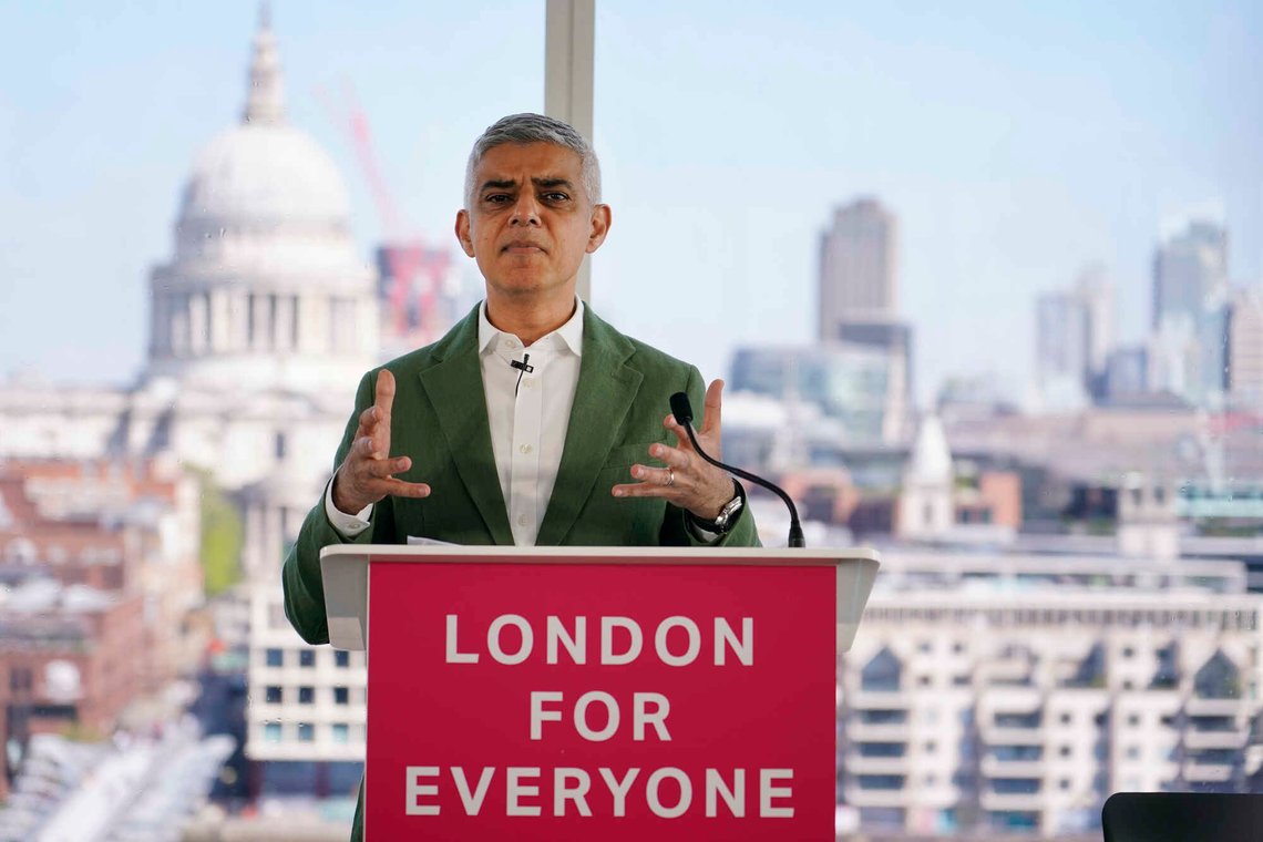 Londons muslimske ordfører Sadiq Khan kjemper for pubenes fremtid. Arkivfoto: Alberto Pezzali / AP / NTB Londons muslimske ordfører Sadiq Khan kjemper for pubenes fremtid. Arkivfoto: Alberto Pezzali / AP / NTB