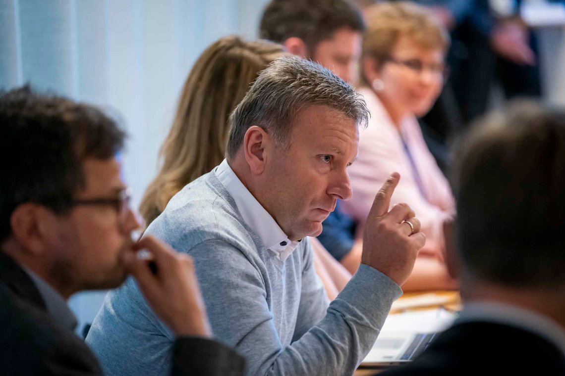 Oslo 20190917.
Medlem i Kringkastingsrådet Vebjørn Selbekk under behandlingen av Folkeopplysningens valgmanipulering i Kringkastingsrådet.
Foto: Heiko Junge / NTB Oslo 20190917.
Medlem i Kringkastingsrådet Vebjørn Selbekk under behandlingen av Folkeopplysningens valgmanipulering i Kringkastingsrådet.
Foto: Heiko Junge / NTB