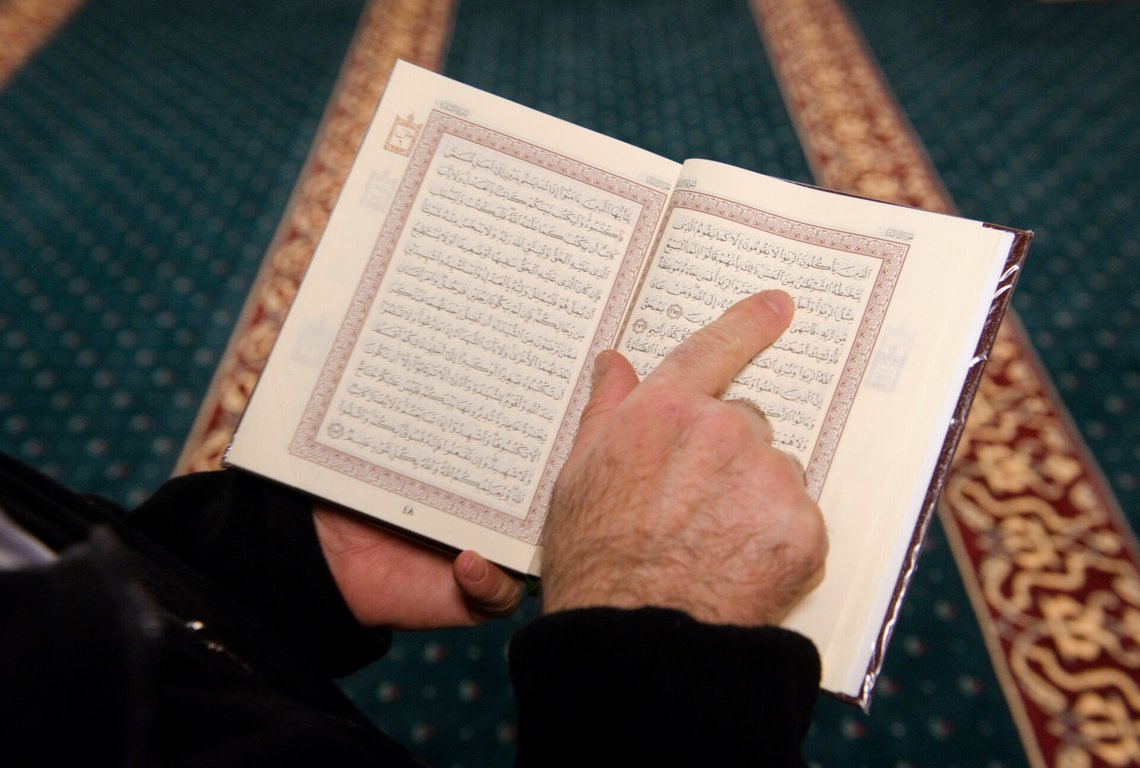 STOCKHOLM 20101214
Bilder tagna på Muslimska föreningen i Nackas moské i Fisksätra på tisdagen. Koranen i bokhyllan.
TT har pratat med muslimer om hur de upplever tillvaron efter självmordsattentatet i helgen. Experter har varnat för ökad islamofobi efter attacken.
Foto: Henrik Montgomery / SCANPIX Kod: 10060 STOCKHOLM 20101214
Bilder tagna på Muslimska föreningen i Nackas moské i Fisksätra på tisdagen. Koranen i bokhyllan.
TT har pratat med muslimer om hur de upplever tillvaron efter självmordsattentatet i helgen. Experter har varnat för ökad islamofobi efter attacken.
Foto: Henrik Montgomery / SCANPIX Kod: 10060