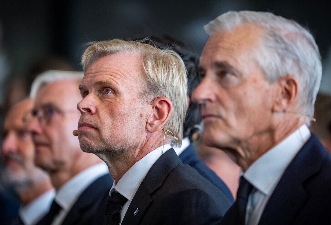 Statsminister Jonas Gahr Støre (Ap) og konsernsjef i Yara International Svein Tore Holsether under åpningen av Yaras karbonfangstanlegg (CCS) i Sluiskil i Nederland den 7. september 2026. Blikkene deres gjenspeiler hvor smart det er med slike CO2-slott. Foto: Ole Berg-Rusten / NTB. Statsminister Jonas Gahr Støre (Ap) og konsernsjef i Yara International Svein Tore Holsether under åpningen av Yaras karbonfangstanlegg (CCS) i Sluiskil i Nederland den 7. september 2026. Blikkene deres gjenspeiler hvor smart det er med slike CO2-slott. Foto: Ole Berg-Rusten / NTB.