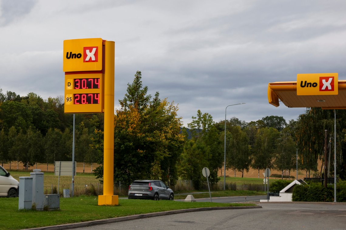 Prisen for 1 liter diesel lå på 30,74 kroner på Uno X på Slependen 18.september. Foto: Ørn E. Borgen / NTB Prisen for 1 liter diesel lå på 30,74 kroner på Uno X på Slependen 18.september. Foto: Ørn E. Borgen / NTB