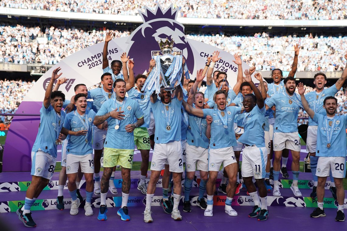 Manchester City-spillerne jublet etter sin siste seier i Premier League i 2024. Liverpool og Arsenal tok de to påfølgende titlene. Foto: Dave Thompson / AP / NTB Manchester City-spillerne jublet etter sin siste seier i Premier League i 2024. Liverpool og Arsenal tok de to påfølgende titlene. Foto: Dave Thompson / AP / NTB