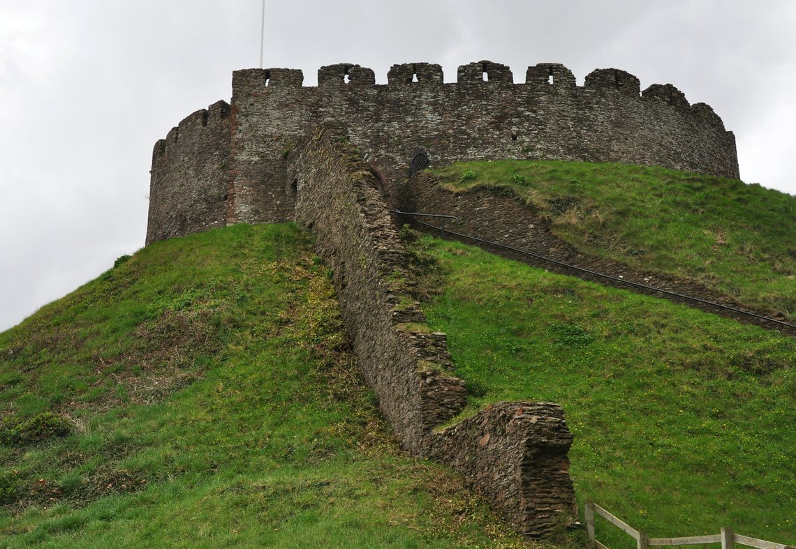 Totnes Castle i Devon, her avbildet uten regnbuefarger. Foto: Nilfanion /CC BY-SA 4.0/ Wikimedia Totnes Castle i Devon, her avbildet uten regnbuefarger. Foto: Nilfanion /CC BY-SA 4.0/ Wikimedia
