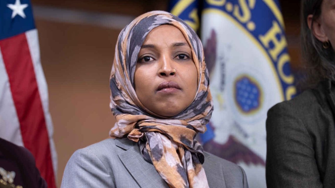 USAs sikkerhetsminister Markwayne Mullin bekrefter at de nå vet at Ilhan Omar giftet seg med sin bror. (AP Photo/J. Scott Applewhite) USAs sikkerhetsminister Markwayne Mullin bekrefter at de nå vet at Ilhan Omar giftet seg med sin bror. (AP Photo/J. Scott Applewhite)