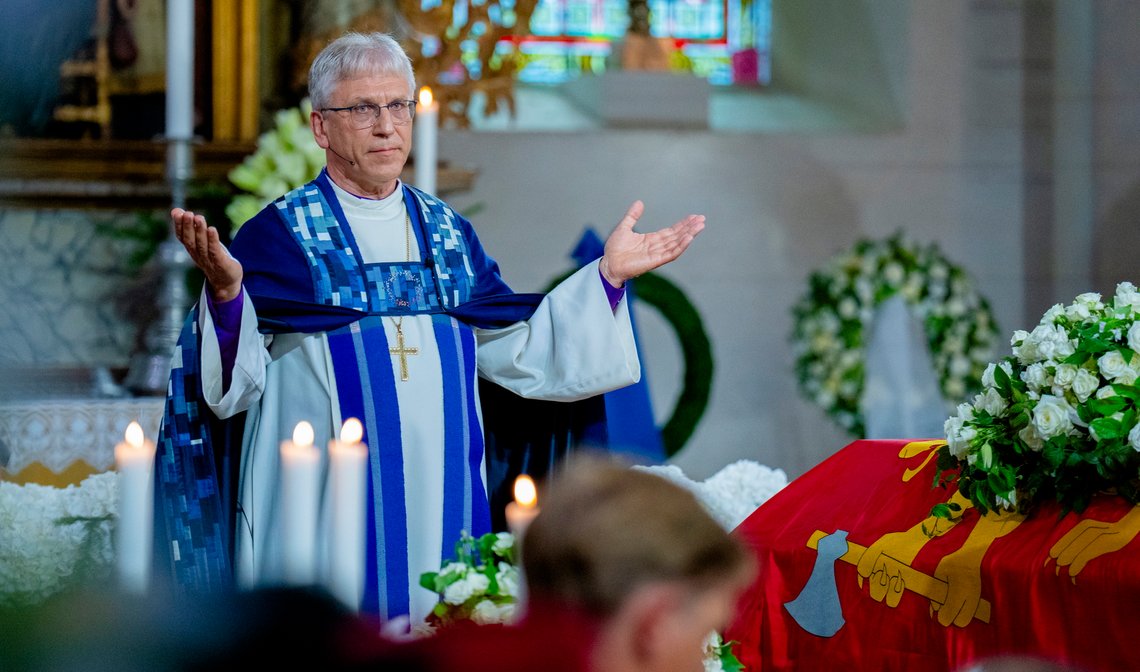 Biskop Olav Fykse Tveit forretter under gravferdsseremonien til kong Harald V i Oslo domkirke den 9. september 2026. Foto: Stian Lysberg Solum / NTB. Biskop Olav Fykse Tveit forretter under gravferdsseremonien til kong Harald V i Oslo domkirke den 9. september 2026. Foto: Stian Lysberg Solum / NTB.