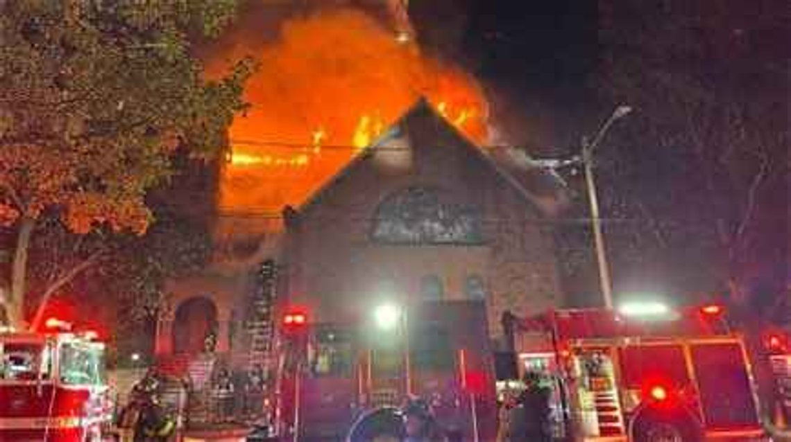 133 år gamle LaGrave Avenue Christian Reformed Church i Michigan er der ikke lenger. Foto fra X 133 år gamle LaGrave Avenue Christian Reformed Church i Michigan er der ikke lenger. Foto fra X