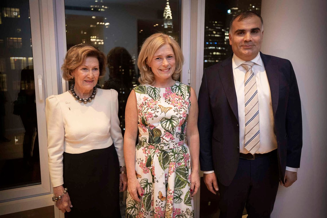New York, USA 20221018.
Dronning Sonja ankommer til en nettverksmottagelse for kultursektoren i residensen til generalkonsul Heidi Olufsen og hennes mann Ilia Utmelidze i New York
Foto: Pontus Höök / NTB New York, USA 20221018.
Dronning Sonja ankommer til en nettverksmottagelse for kultursektoren i residensen til generalkonsul Heidi Olufsen og hennes mann Ilia Utmelidze i New York
Foto: Pontus Höök / NTB