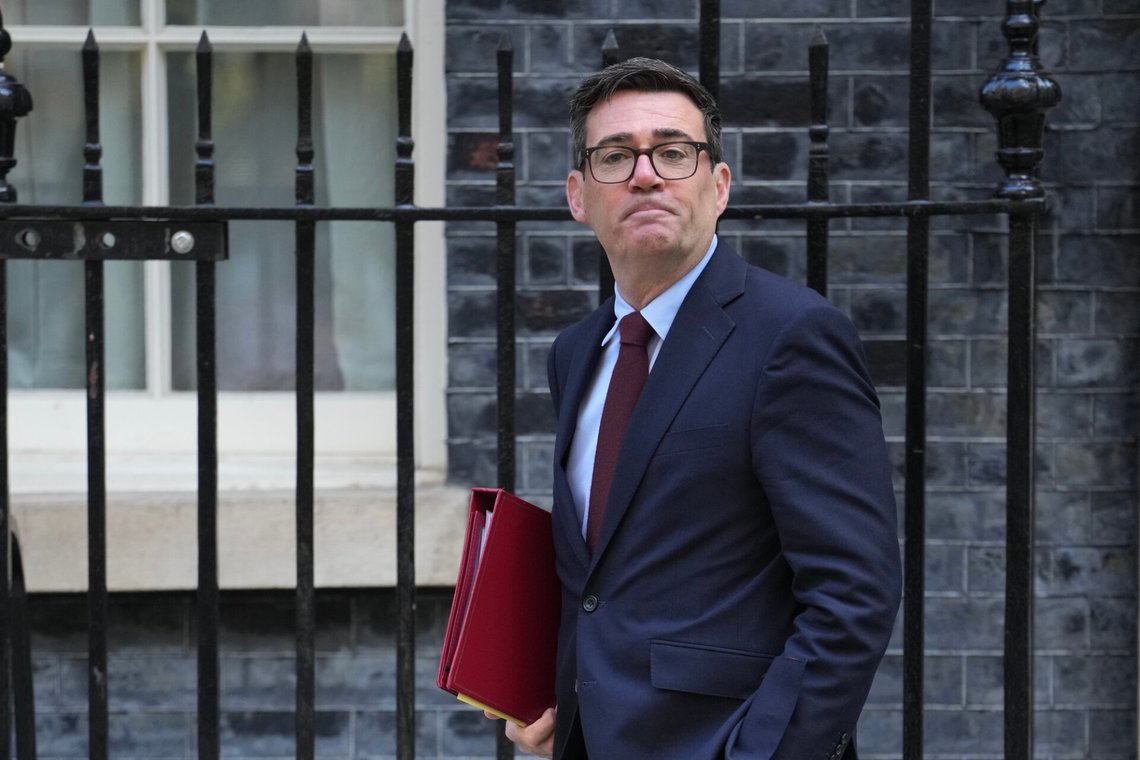 Andy Burnham forlater Downing Street 10 for å delta på den ukentlige Prime Ministers' Questions i Underhuset, onsdag 9. september 2026. Foto: AP /Kin Cheung/ NTB Andy Burnham forlater Downing Street 10 for å delta på den ukentlige Prime Ministers' Questions i Underhuset, onsdag 9. september 2026. Foto: AP /Kin Cheung/ NTB