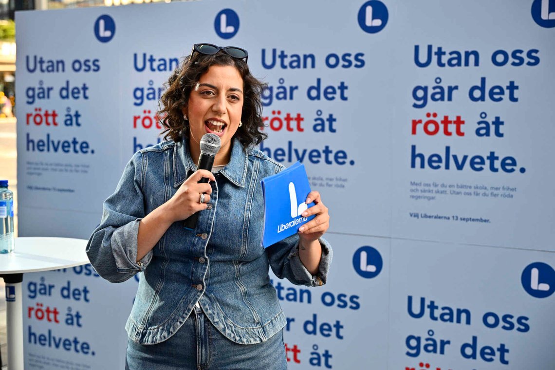 Liberalernas partileder Simona Mohamsson under et valgkamparrangement ved Sergels torg i Stockholm den 26. august 2026. Foto: Anders Wiklund / TT / NTB. Liberalernas partileder Simona Mohamsson under et valgkamparrangement ved Sergels torg i Stockholm den 26. august 2026. Foto: Anders Wiklund / TT / NTB.