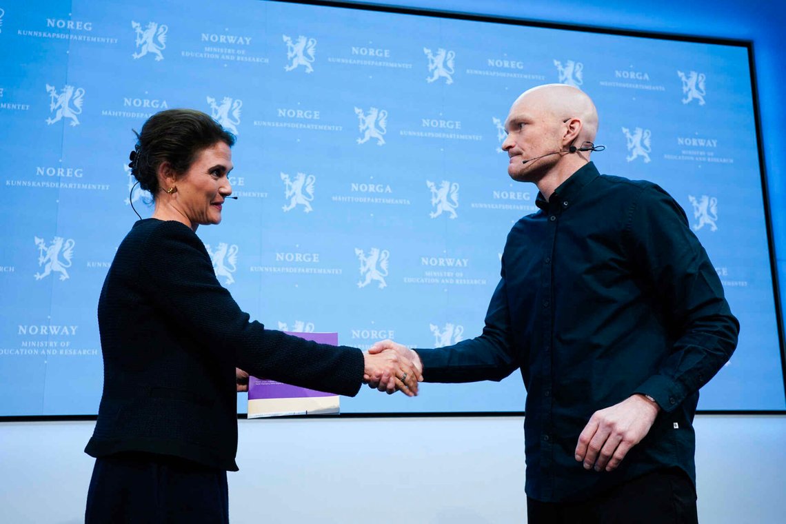 Kunnskapsminister Kari Nessa Northun og forsker Fredrik Jensen fra Universitetet i Oslo legger fram hovedfunnene fra PISA-undersøkelsen 2025 på en pressekonferanse i Marmorhallen Foto: Terje Pedersen / NTB Kunnskapsminister Kari Nessa Northun og forsker Fredrik Jensen fra Universitetet i Oslo legger fram hovedfunnene fra PISA-undersøkelsen 2025 på en pressekonferanse i Marmorhallen Foto: Terje Pedersen / NTB