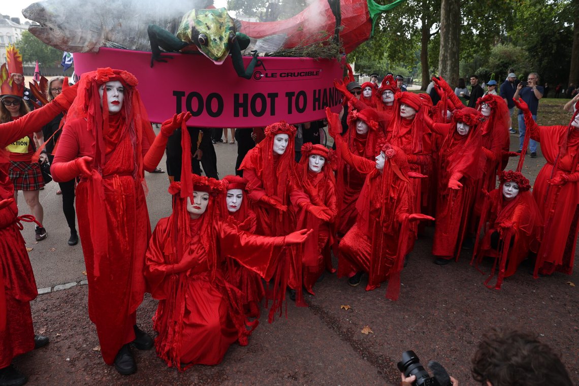 Klimaaktivistene i Extinction Rebellion (XR) under en demonstrasjon i London i september. Foto: XR Klimaaktivistene i Extinction Rebellion (XR) under en demonstrasjon i London i september. Foto: XR