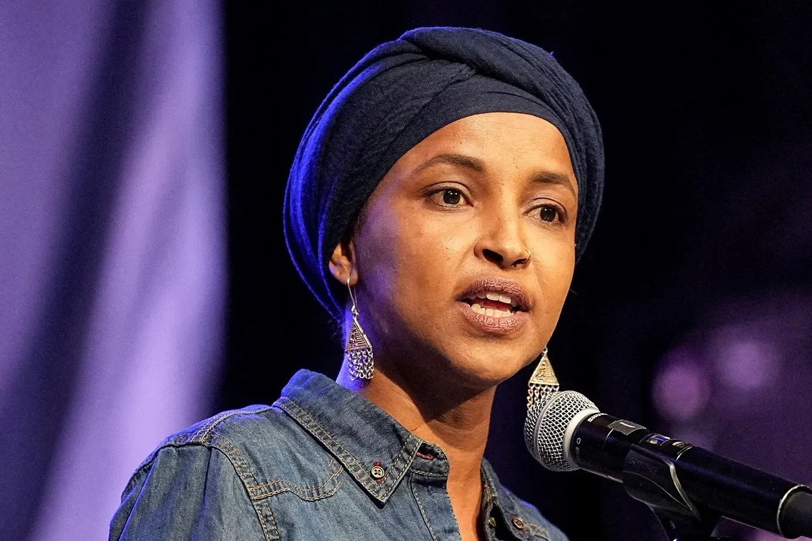 lhan Omar (44) representerer demokratene i kongressen. Foto: Tim Evans / Reuters / NTB lhan Omar (44) representerer demokratene i kongressen. Foto: Tim Evans / Reuters / NTB
