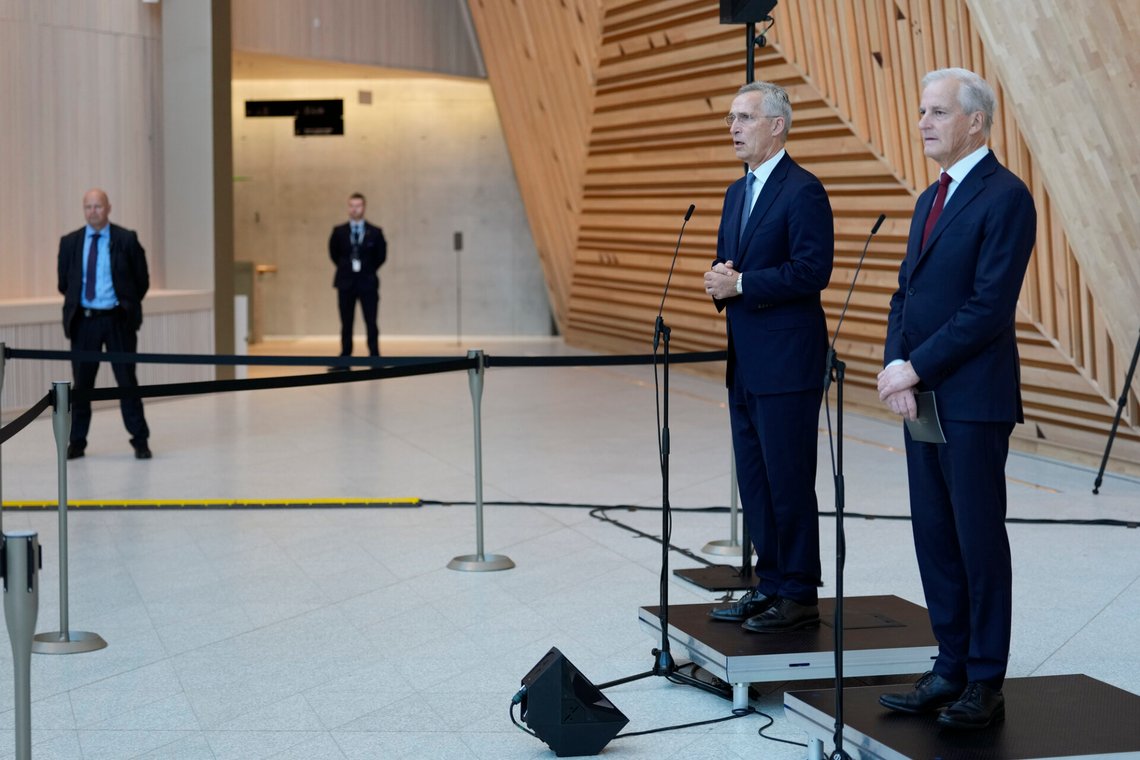 Oslo 20260827.
Statsminister Jonas Gahr Støre og finansminister Jens Stoltenberg og regjeringen samles til budsjettkonferanse på Statsministerens kontor. Statsminister Jonas Gahr Støre og finansminister Jens Stoltenberg møter pressen.
Foto: Ole Berg-Rusten / NTB Oslo 20260827.
Statsminister Jonas Gahr Støre og finansminister Jens Stoltenberg og regjeringen samles til budsjettkonferanse på Statsministerens kontor. Statsminister Jonas Gahr Støre og finansminister Jens Stoltenberg møter pressen.
Foto: Ole Berg-Rusten / NTB
