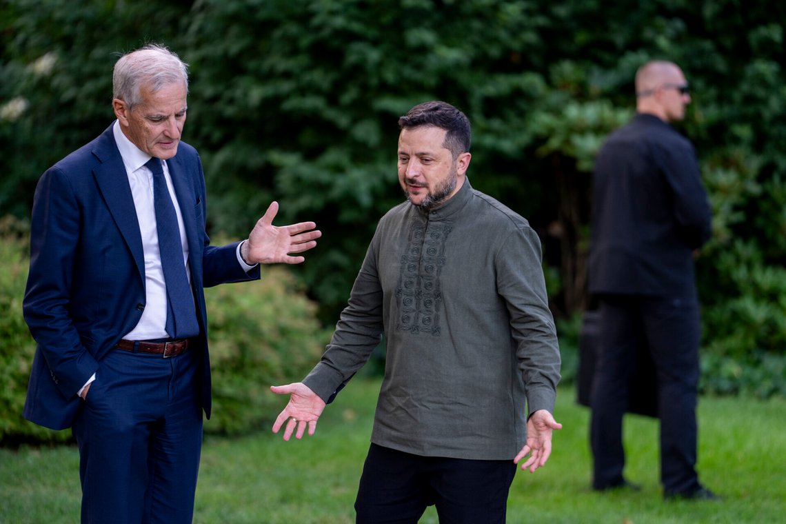 I august møtte statsminister Jonas Gahr Støre Ukrainas president Volodymyr Zelenskyj i Kyiv. Tirsdag kommer Zelenskyj til Oslo for å møte Trumps utsending Steve Witkoff. Foto: Javad Parsa / NTB I august møtte statsminister Jonas Gahr Støre Ukrainas president Volodymyr Zelenskyj i Kyiv. Tirsdag kommer Zelenskyj til Oslo for å møte Trumps utsending Steve Witkoff. Foto: Javad Parsa / NTB