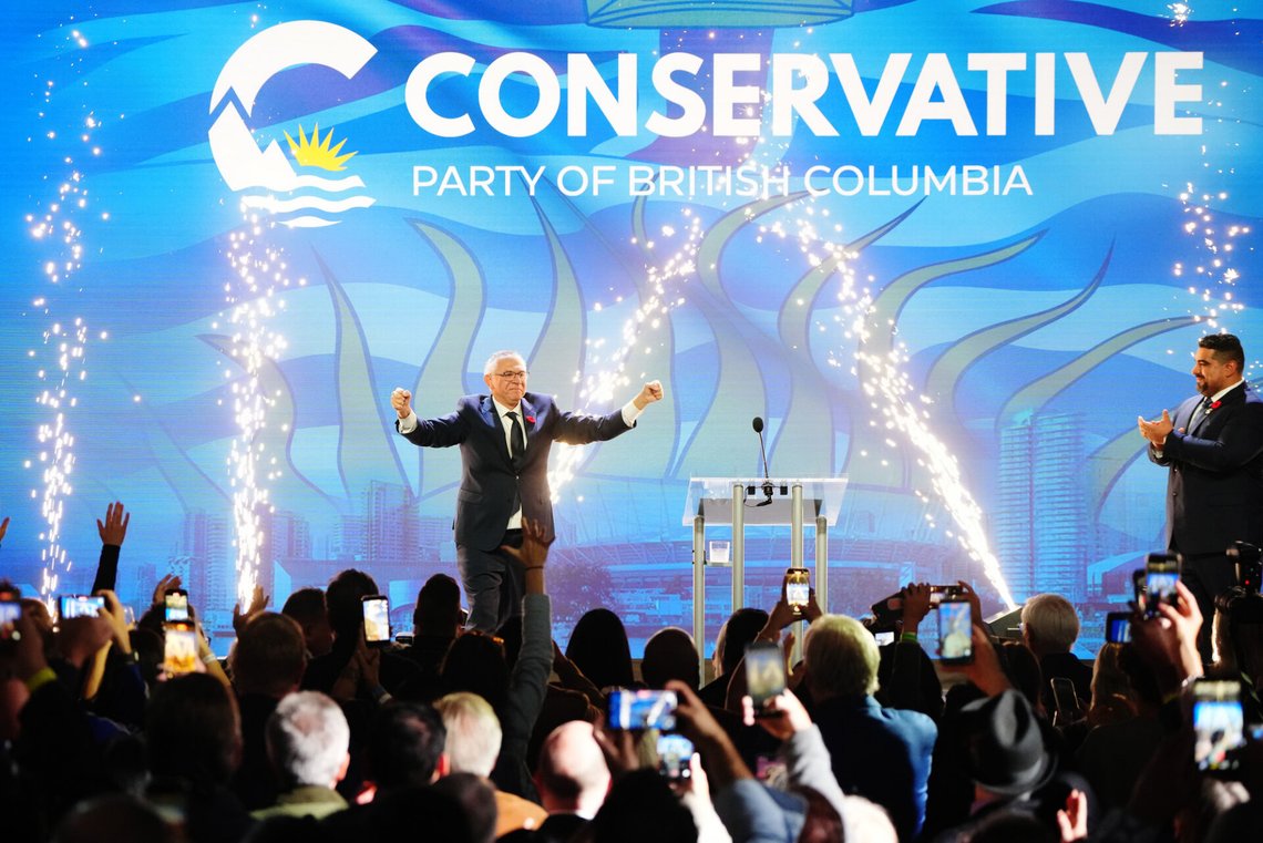 De konservatives midlertidige partileder Lorne Doerkson ankommer for å tale til sine tilhengere på valgnatten i Vancouver, British Columbia, lørdag 24. oktober 2026. (Foto: Ethan Cairns/The Canadian Press via AP) De konservatives midlertidige partileder Lorne Doerkson ankommer for å tale til sine tilhengere på valgnatten i Vancouver, British Columbia, lørdag 24. oktober 2026. (Foto: Ethan Cairns/The Canadian Press via AP)