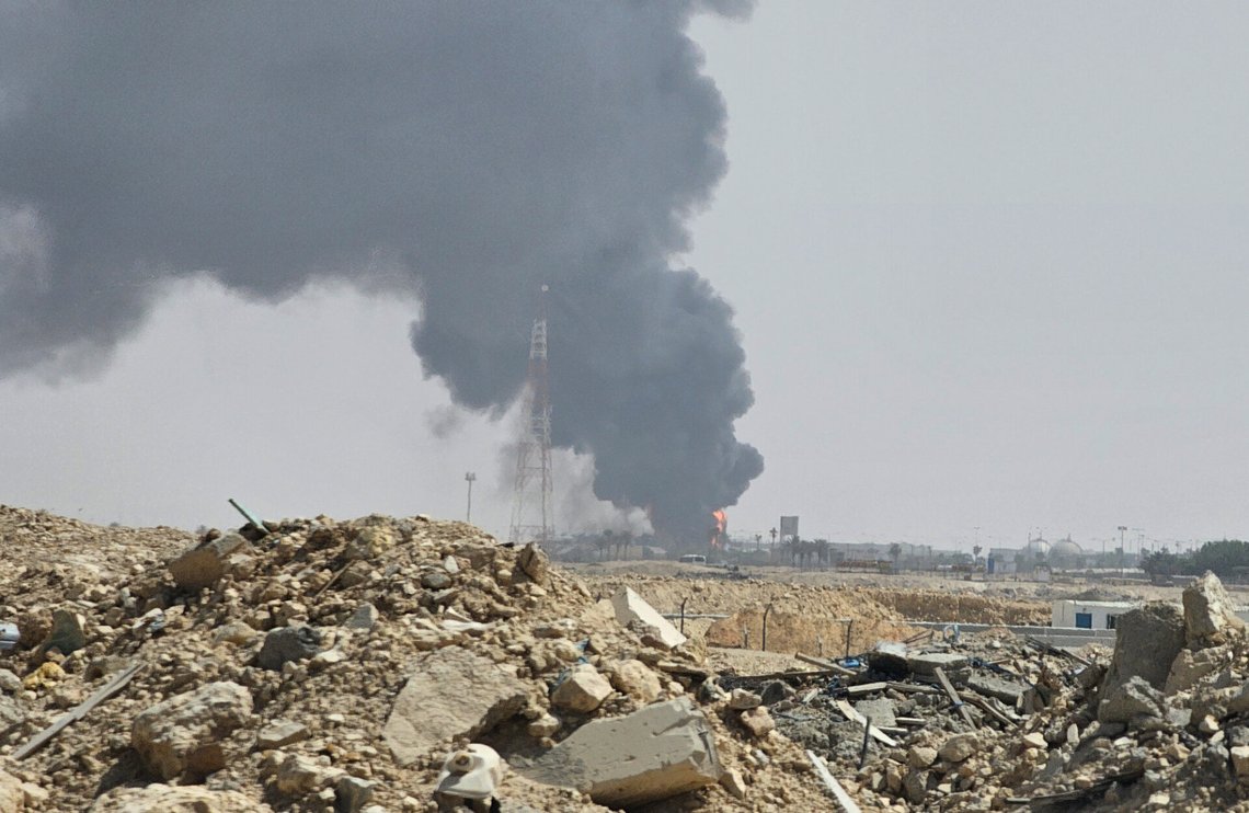 Begge parter i konflikten mellom Saudi-Arabia og Houthi-militsen i Jemen antyder mulige angrep mot hverandre tirsdag. Foto: AP / NTB Begge parter i konflikten mellom Saudi-Arabia og Houthi-militsen i Jemen antyder mulige angrep mot hverandre tirsdag. Foto: AP / NTB