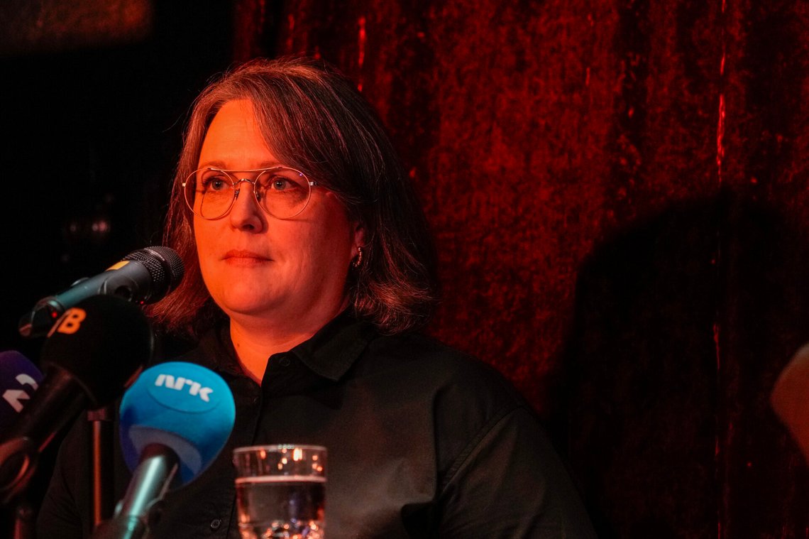 Oslo 20251016.
Eva Klokkerud (leder i Profesjonsforbundet SPIR) taler på London Pub, etter at biskop Olav Fykse Tveit uttrykte unnskyldning til skeive på vegne av kirken.
Foto: Javad Parsa / NTB Oslo 20251016.
Eva Klokkerud (leder i Profesjonsforbundet SPIR) taler på London Pub, etter at biskop Olav Fykse Tveit uttrykte unnskyldning til skeive på vegne av kirken.
Foto: Javad Parsa / NTB