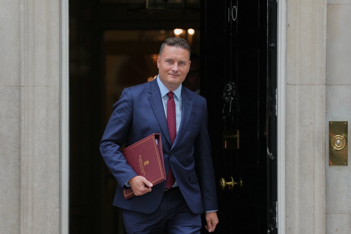 Storbritannias forsvarsminister Wes Streeting mener Trump har helt rett når han krever at britene investerer det som må til for å oppfyllet kravene til NATO. Foto: Kirsty Wigglesworth /AP/ NTB Storbritannias forsvarsminister Wes Streeting mener Trump har helt rett når han krever at britene investerer det som må til for å oppfyllet kravene til NATO. Foto: Kirsty Wigglesworth /AP/ NTB