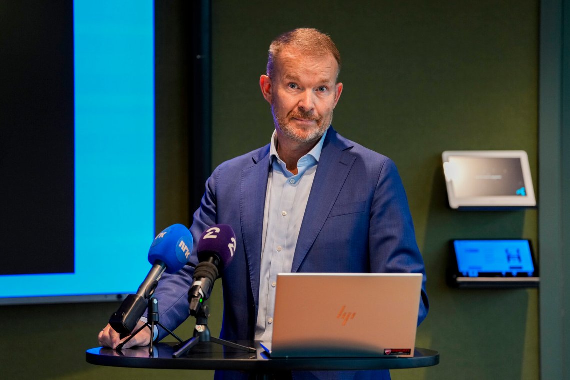 Fornebu 20260915.
Konserndirektør for kommunikasjon og samfunnskontakt i Telenor Thomas Midteide møter pressen i forbindelse med at PST og Kripos gjennomfører felles ransaking ved Telenor ASAs hovedkontor på Fornebu i Oslo. Ransakingen gjennomføres etter beslutninger fra Oslo tingrett.
Foto: Ole Berg-Rusten / NTB Fornebu 20260915.
Konserndirektør for kommunikasjon og samfunnskontakt i Telenor Thomas Midteide møter pressen i forbindelse med at PST og Kripos gjennomfører felles ransaking ved Telenor ASAs hovedkontor på Fornebu i Oslo. Ransakingen gjennomføres etter beslutninger fra Oslo tingrett.
Foto: Ole Berg-Rusten / NTB