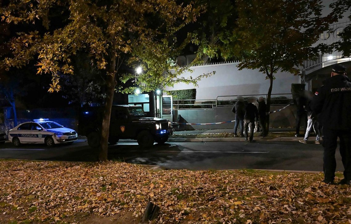 Åstedet for angrepet ved Israels ambassade i Beograd natt til 28. oktober 2026. Foto: Serbias innenriksdepartement via AFP / NTB. Åstedet for angrepet ved Israels ambassade i Beograd natt til 28. oktober 2026. Foto: Serbias innenriksdepartement via AFP / NTB.