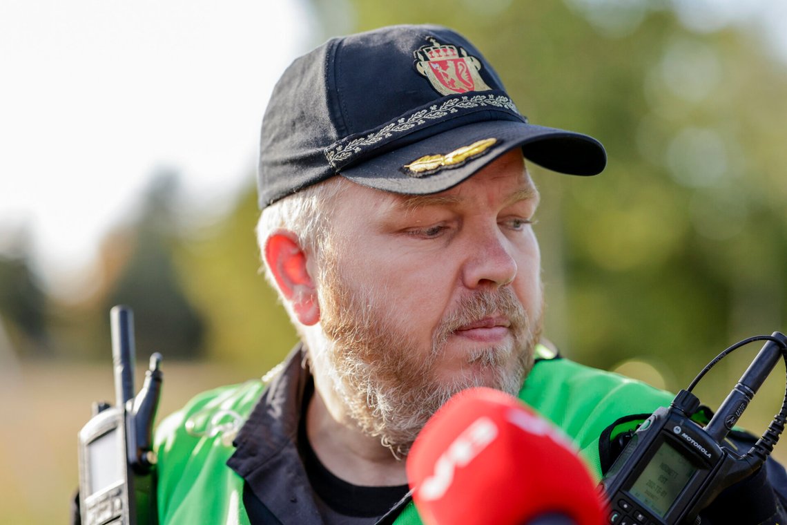 Halden 20261004.
Innsatsleder Wilhelm Bjølseth møter pressen. Politiet har kontroll på én gjerningsperson etter en alvorlig hendelse i Halden der flere personer er skutt.
Foto: Christoffer Andersen / NTB Halden 20261004.
Innsatsleder Wilhelm Bjølseth møter pressen. Politiet har kontroll på én gjerningsperson etter en alvorlig hendelse i Halden der flere personer er skutt.
Foto: Christoffer Andersen / NTB