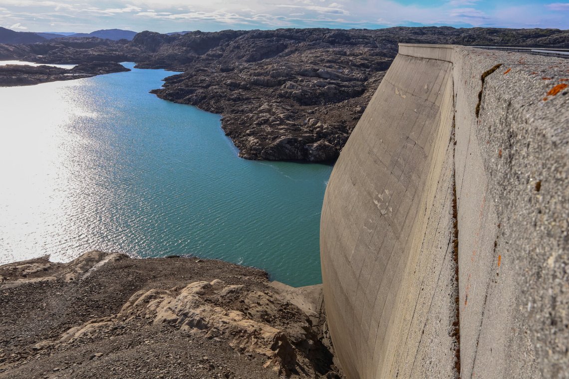 Lav vannstand i Blåsjø, det største kraftmagasinet i Norge, der fyllingsgraden har vært veldig lav i sommer. Foto: Ørn E. Borgen / NTB. Lav vannstand i Blåsjø, det største kraftmagasinet i Norge, der fyllingsgraden har vært veldig lav i sommer. Foto: Ørn E. Borgen / NTB.