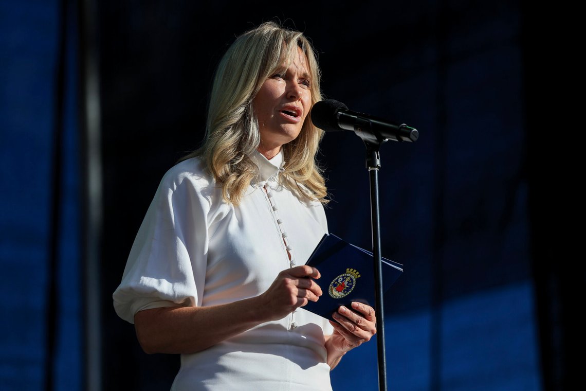Oslo 20260824.
Ordfører i Oslo, Anne Lindboe, taler under en nasjonal markering arrangert av antirasistisk Senter og LO. Markeringen skjer ett år etter drapet på Tamima Nibras Juhar på Rådhusplassen i Oslo.
Foto: Amanda Pedersen Giske / NTB Oslo 20260824.
Ordfører i Oslo, Anne Lindboe, taler under en nasjonal markering arrangert av antirasistisk Senter og LO. Markeringen skjer ett år etter drapet på Tamima Nibras Juhar på Rådhusplassen i Oslo.
Foto: Amanda Pedersen Giske / NTB